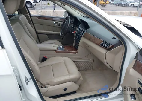 2010 Mercedes-Benz E 350 4Matic z USA, uszkodzony, nr VIN WDDHF8HB0AA088684